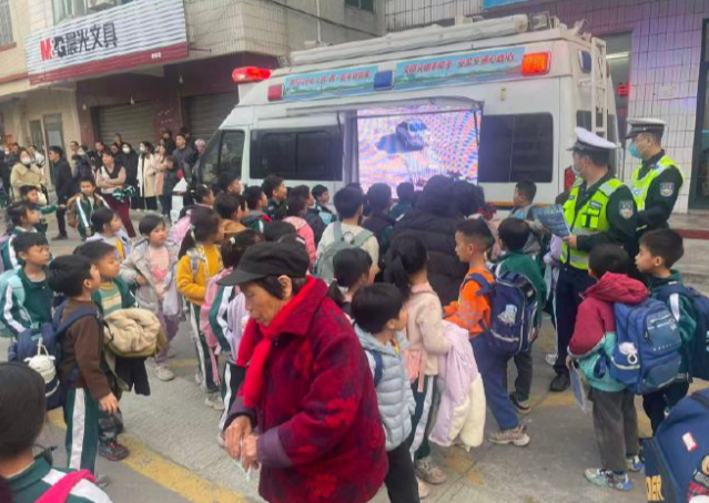 对全市村庄学生出行安全相关展开调度针对摸排中公共交通线路 对全市村庄学生出行安全相关展开调度针对摸排中公共交通线路
